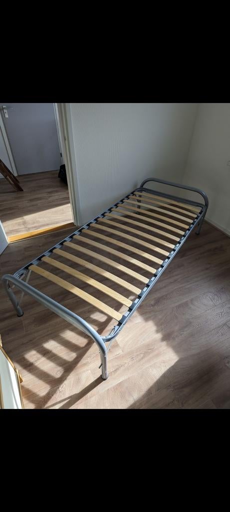 Opklapbaar bed met lattenbodem 200x90 - Gratis af te halen, Ophalen, Gebruikt, 90 cm, Eenpersoons