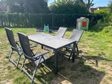 Tuinset: tafel en 4 stoelen beschikbaar voor biedingen