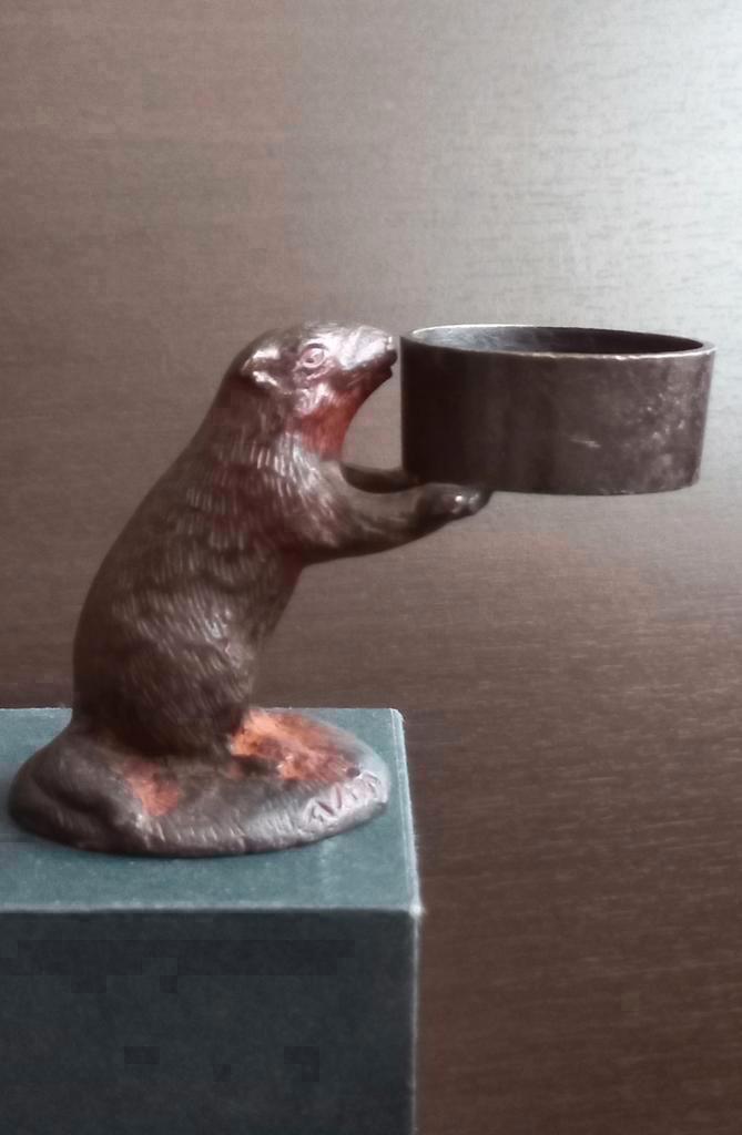 Bronzen beeld bever kaarshouder, Antiek en Kunst, Antiek | Koper en Brons, Brons, Ophalen of Verzenden