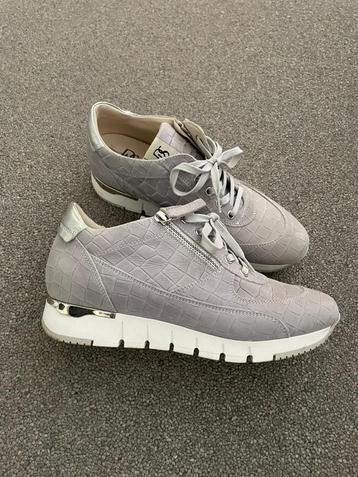 lichtgrijze Sneaker DL Sport maat 40 beschikbaar voor biedingen