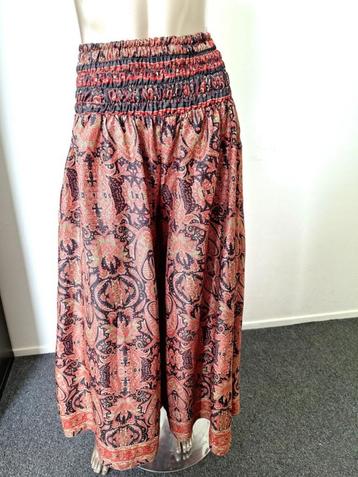 Broekrok rood/groen maat S-L met gratis shirt Pieces  beschikbaar voor biedingen