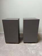 2x zuil/tafeltje/nachtkastje grijs 43x23x23, Ophalen, Zo goed als nieuw