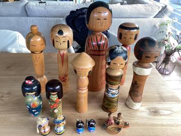 Japanse Kokeshi-poppen. beschikbaar voor biedingen