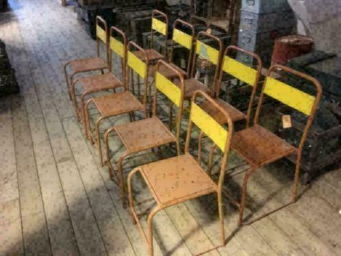 Gekleurde oude stalen kinderstoeltjes / stoel uit Indonesie, Huis en Inrichting, Stoelen, Gebruikt, Ophalen of Verzenden