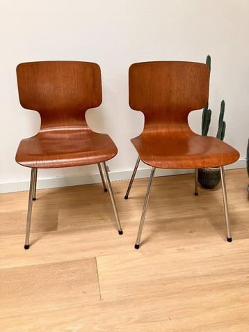 2 vintage Wilkhahn stoelen beschikbaar voor biedingen