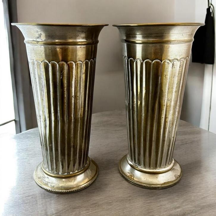 Set van twee vintage metalen vazen, mogelijk van messing,, Huis en Inrichting, Woonaccessoires | Vazen, Gebruikt, Overige kleuren