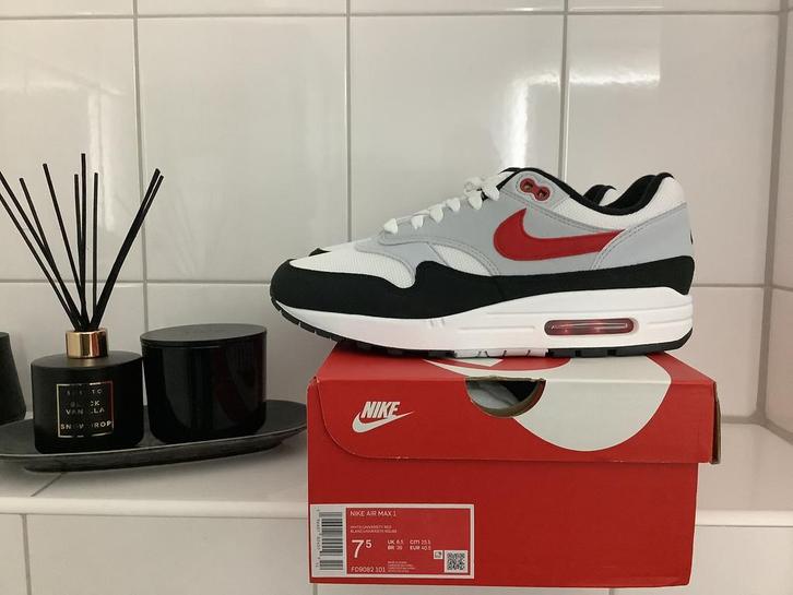 Nike Air Max 1 “ Chili 2.0 “ maat 40,5 ‼️, Kleding | Heren, Schoenen, Nieuw, Sneakers of Gympen, Overige kleuren, Ophalen of Verzenden