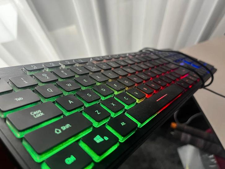 Gembird - Toetsenbord - RGB Kleuren, Computers en Software, Toetsenborden, Zo goed als nieuw, Qwerty, Ophalen of Verzenden