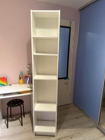 Boekenkast beschikbaar voor biedingen