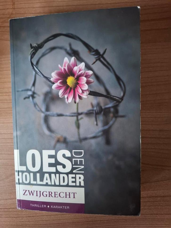 Zwijgrecht - Loes den Hollander, Boeken, Thrillers, Gelezen, Nederland, Ophalen of Verzenden