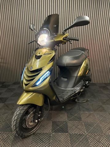 PIAGGIO ZIP 4T 2V BROM 2018 FULL OPTION PYTHON GREEN beschikbaar voor biedingen