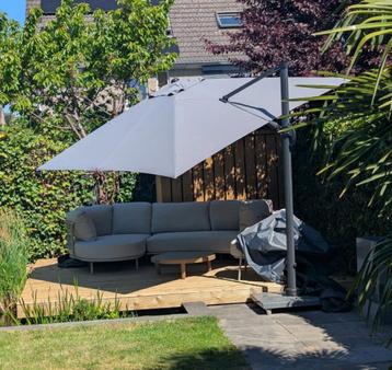zweefparasol 300x300 cm met 90KG voet en hoes beschikbaar voor biedingen