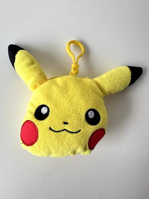 Knuffel portemonee sleutelhanger Pikachu 15 cm / Pokemon, Kinderen en Baby's, Speelgoed | Knuffels en Pluche, Zo goed als nieuw