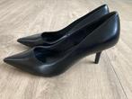 Zwarte pumps met lage hak van H&M mt. 41, Zwart, Ophalen of Verzenden, Zo goed als nieuw, Pumps