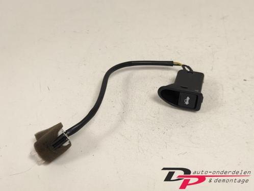 Schakelaar achterklep van een Hyundai Coupe, Auto-onderdelen, Carrosserie en Plaatwerk, Hyundai, Gebruikt, 3 maanden garantie
