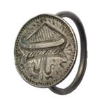 Bodemvondst middeleeuws zilveren ring met monogram, Antiek en Kunst, Antiek | Goud en Zilver, Verzenden, Zilver