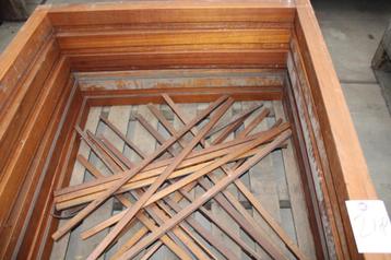 3 hardhouten raamkozijnen afmeting:120x120 cm ook per kozijn beschikbaar voor biedingen