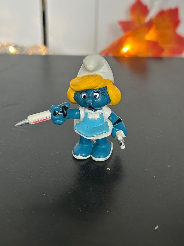 Schleich 20139 verpleegster Smurfin 1981, Verzamelen, Smurfen, Gebruikt, Poppetje, Figuurtje of Knuffel, Smurfin, Ophalen of Verzenden