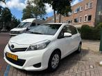 Toyota Yaris 1.0 12V Vvt-i 5DR 2012 Wit, Auto's, 527 kg, 750 kg, Wit, Origineel Nederlands
