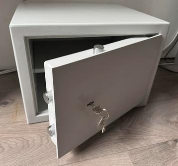 Zeer degelijke PT-1 kluis brandkast met 2 sleutels beschikbaar voor biedingen