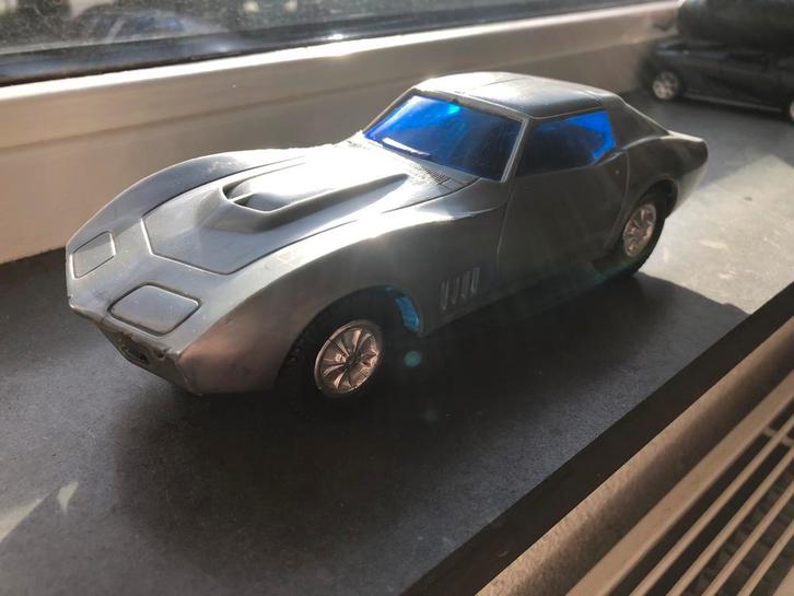 Plastic modelauto uit 1968 of 1969 Chevrolet Corvette, Hobby en Vrije tijd, Modelauto's | Overige schalen, Gebruikt, Auto, Ophalen of Verzenden