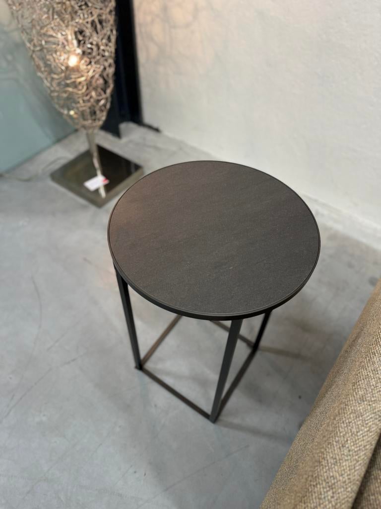 Nieuw Leolux Prismo Bijzettafel Ceramic Basalt Design Tafel, Minder dan 55 cm, Leolux, Rond, Nieuw