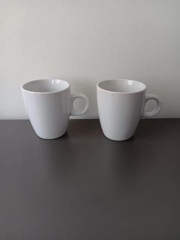 Set van 2 witte mokken – tijdloos & stevig beschikbaar voor biedingen
