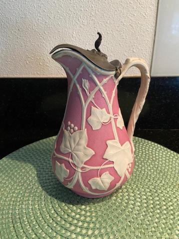 Art Nouveau ceramische antieke kan rose wit tinnen deksel beschikbaar voor biedingen