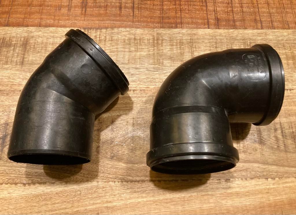 2 DYKA afvoerbuizen 45 en 90 graden, Doe-het-zelf en Verbouw, Buizen en Afvoer, Gebruikt, Bochten, Pvc, Minder dan 2 meter, 80 mm of meer