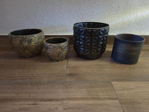 Zwarte potten met goudkleurige accenten, Tuin en Terras, Bloempotten, Zo goed als nieuw, Aardewerk, Binnen, Minder dan 40 cm, Minder dan 25 cm