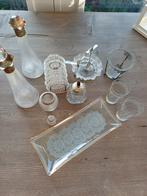 Glazen set: suikerstrooier,  karaf, onderzetters, Antiek en Kunst, Ophalen