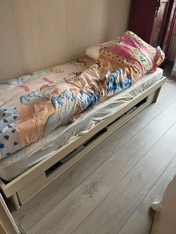 Gratis! Bed met matras!
