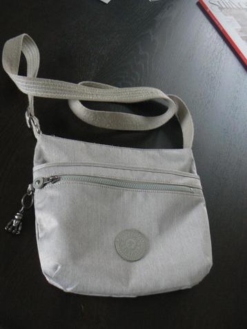 Kipling schoudertas ARTO grijs met aaphanger beschikbaar voor biedingen