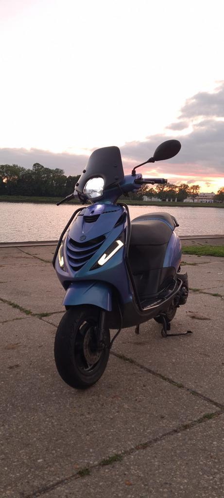 Piaggio Zip 80cc 4t, Fietsen en Brommers, Scooters | Piaggio, Zo goed als nieuw, Zip, Benzine, Ophalen