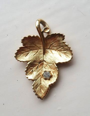 AVON Hanger. Goldplated. Blad met kristallen steentjes beschikbaar voor biedingen