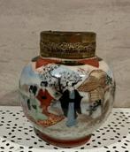 Vintage Japans Porseleinen Vaasje met een Bloemensteker., Antiek en Kunst, Verzenden