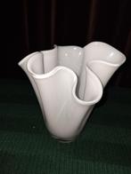 Mondgeblazen zakdoekvaas, Huis en Inrichting, Wit, Ophalen of Verzenden, Minder dan 50 cm, Glas