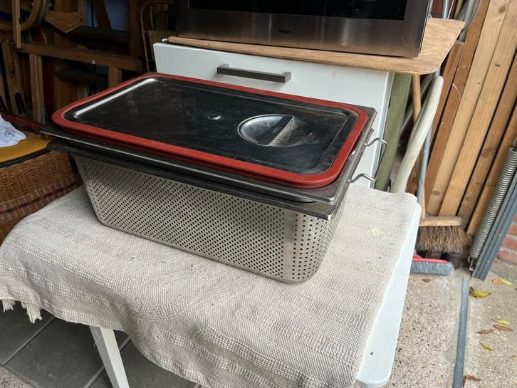 Gastronorm 1/1 bak RVS geperforeerd met bak en steekdeksel, Huis en Inrichting, Keuken | Keukenbenodigdheden, Gebruikt, Ophalen of Verzenden