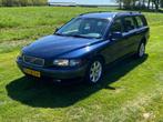 Volvo V70 2.4 140PK AUT 2002 Blauw - 275.000km, Stof, 1800 kg, Zwart, Blauw