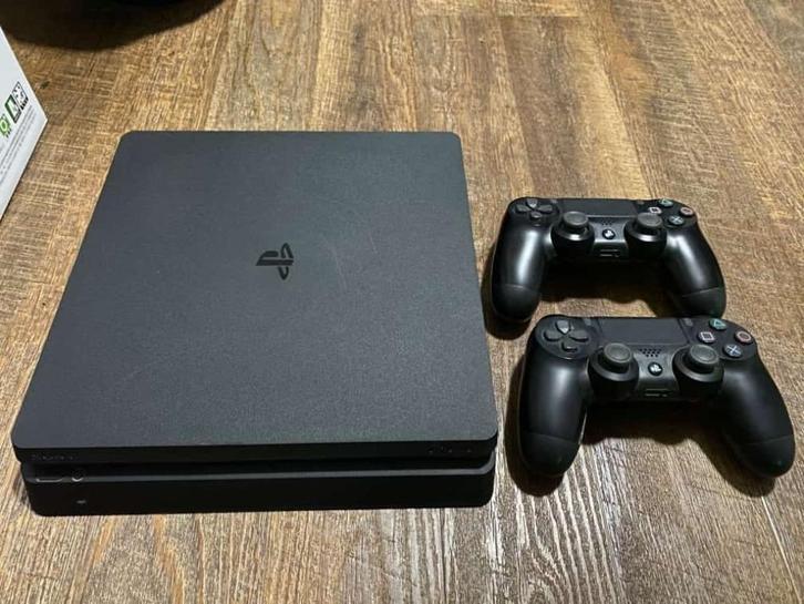 PS4 Slim 1TB – FW 11.50 – 2 controllers – Compleet, Spelcomputers en Games, Spelcomputers | Sony PlayStation 4, Zo goed als nieuw