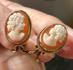 Gouden klip oorbellen met schelp camee-9 kt, Verzenden, Oranje, Zo goed als nieuw, Knopjes of Stekers