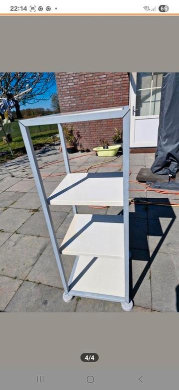 Stellingkast crème  beschikbaar voor biedingen