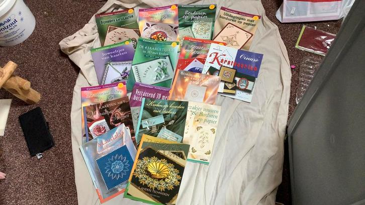 Borduurboekjes enz 13 stuks, Hobby en Vrije tijd, Kaarten | Zelf maken, Zo goed als nieuw, Ophalen of Verzenden