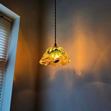 Vintage Japanse Sanyu glazen hanglamp. beschikbaar voor biedingen
