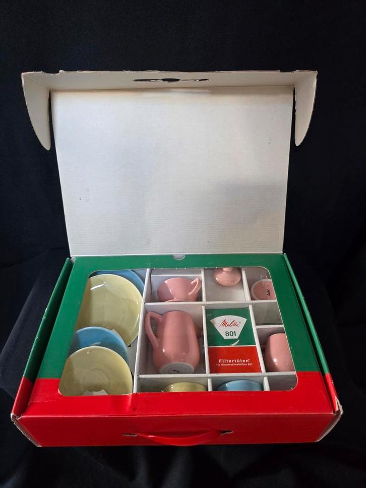 Leuk vintage Mosa Regout Maastricht  pastel kinderserviesje., Antiek en Kunst, Antiek | Servies compleet, Ophalen of Verzenden