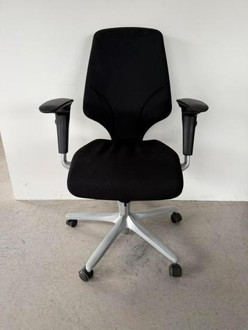 Giroflex Ergonomische bureaustoel beschikbaar voor biedingen