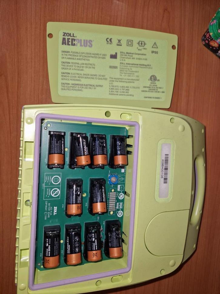 ZOLL AED Plus Defibrillator, Diversen, Verpleegmiddelen, Ophalen of Verzenden