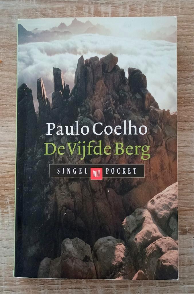 Paulo Coelho - De Vijfde Berg, Boeken, Literatuur, Gelezen, Nederland, Ophalen of Verzenden