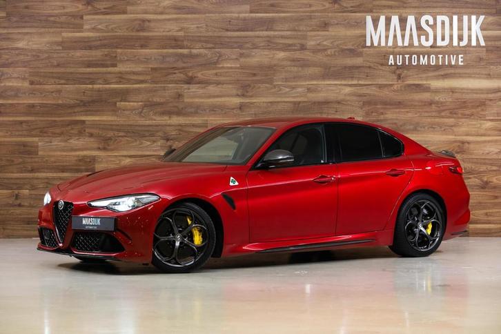 Alfa Romeo Giulia 2.9 V6 Quadrifoglio|Ceramic|Racing Seats|, Auto's, Alfa Romeo, Bedrijf, Te koop, Giulia, ABS, Achteruitrijcamera