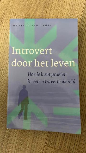 M.Olsen Laney - Introvert door het leven beschikbaar voor biedingen